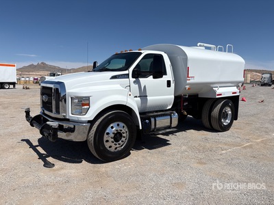 2018 Ford F-750 2000 gal 4x2 شاحنة مياه