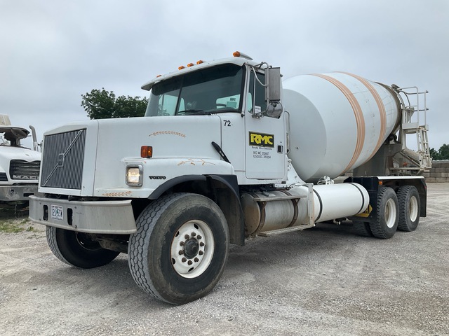 2000 Volvo WG 6x4 Mixer Truck