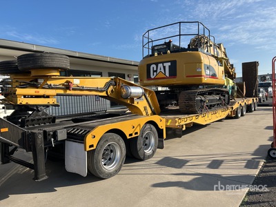 2014 Drake Lowboy Trailer