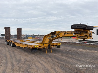2014 Drake 4 Rows of 4 Hydraulic Widening Lowboy Trailer