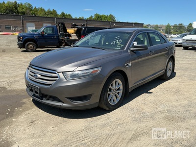 2013 Ford Taurus SE Sedan