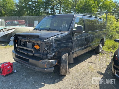 2013 Ford E-350 XL Super Duty Passenger Van