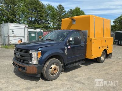 2017 Ford F-350 Super Duty XL Utility Truck