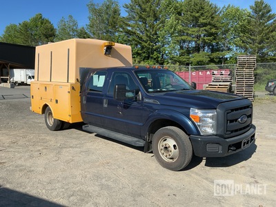 2015 Ford F-350 Super Duty XL Utility Truck