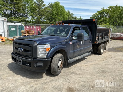 2015 Ford F-350 Super Duty XL Flatbed Truck