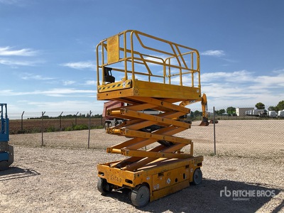 2005 Haulotte COMPACT10 Electric Scissor Lift