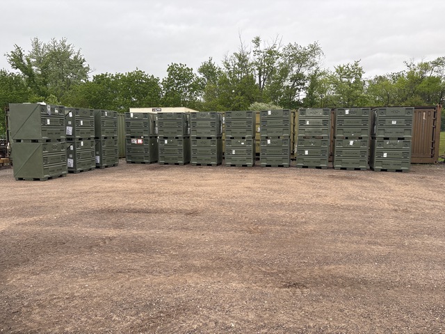 (22) Plastics Research 102440-101 Pallet Containers
