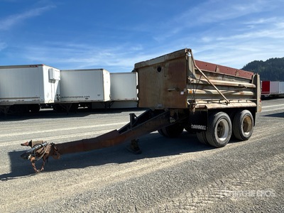 1995 Nahanni 13 ft 6 in T/A Kippwagen