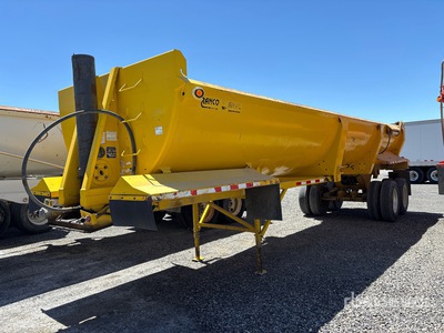 2002 Ranco 32 ft T/A Frameless Remolque banera