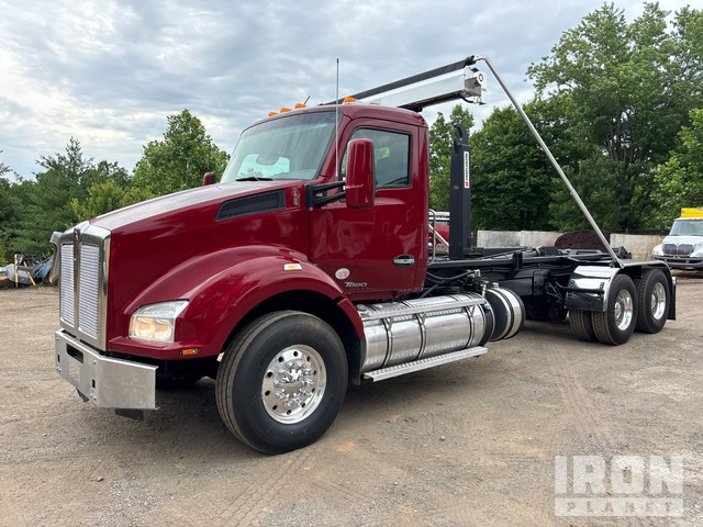 2018 Kenworth T880 6x4 Hooklift Truck in Silver Spring, Maryland