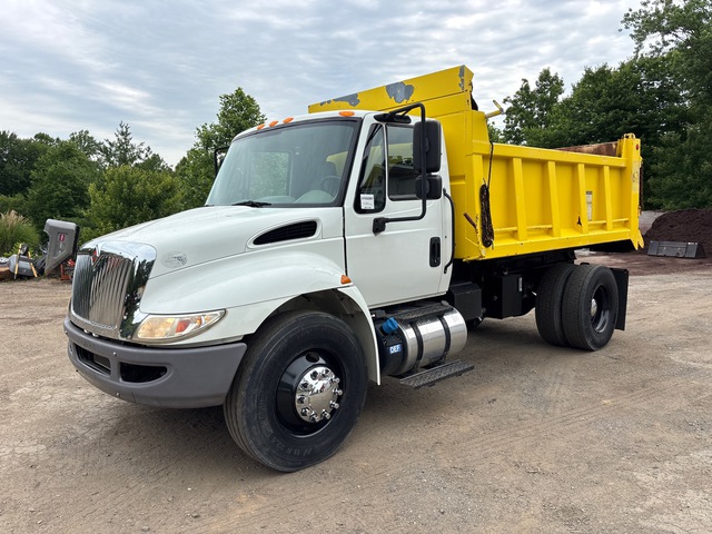 2017 International 4300 4x2 S/A Dump Truck 2017 International 4300 4x2 S/A Dump Truck