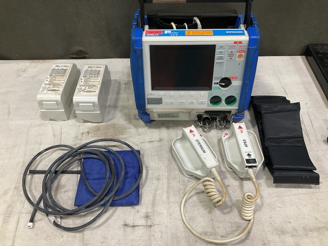 (2) Zoll M Series CCT Defibrillator Monitor-Recorders w/Cases (2) Zoll M Series CCT Defibrillator Monitor-Recorders w/Cases