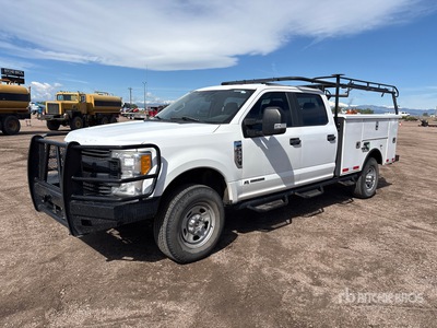 2017 Ford F-350 XL 4x4 Crew Cab Utility Truck