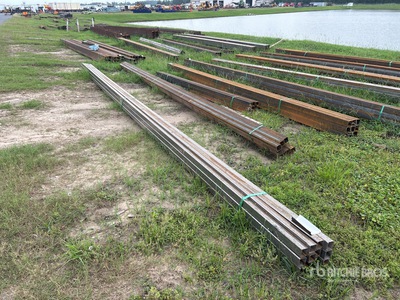 Quantity of (12) 2025 Kit Containers 2 in x 24 ft Steel Square Tubing その他 - 店舗 & 倉庫 (Unused)