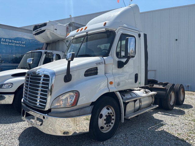 2013 Freightliner Cascadia 113 6x4 T/A Day Cab Truck Tractor