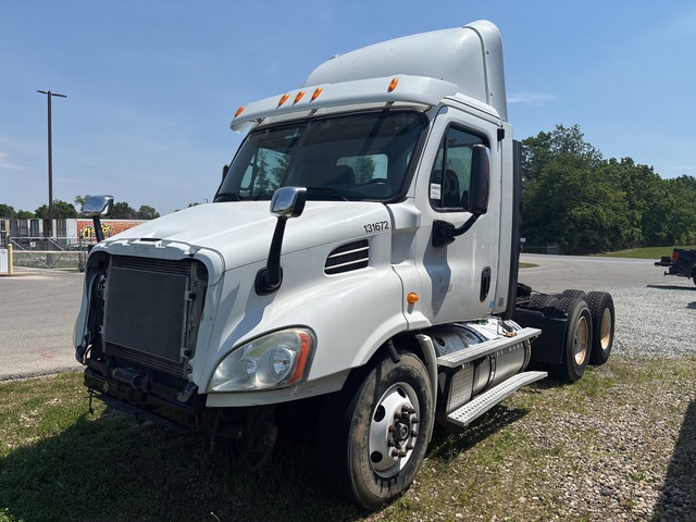 2013 Freightliner Cascadia 113 6x4 T/A Day Cab Truck Tractor (Inoperable)