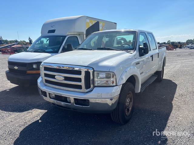 2007 Ford F-350 4x4 Crew Cab Pickup