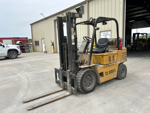 1992 Cat VC60E 6000 lb Pneumatic Tire Forklift