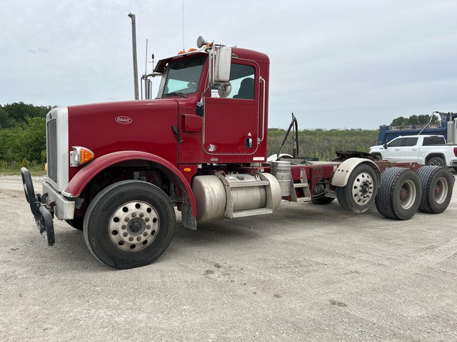 2015 Peterbilt 365 8x4 Tri/A Day Cab Truck Tractor
