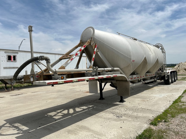 2011 LBT HAB-HE3-J1100X3 1100 cft Tri/A Pneumatic Bulk Trailer 2011 LBT HAB-HE3-J1100X3 1100 cft Tri/A Pneumatic Bulk Trailer