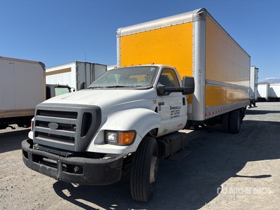 2013 Ford F-750 4x2 Camion fourgon