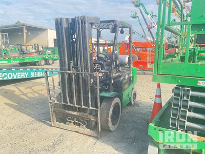 2017 Yale GTP060MXNEAQ086 4350 lb Pneumatic Tire Forklift (Inoperable)