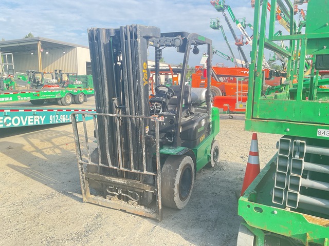 2017 Yale GTP060MXNEAQ086 4350 lb Pneumatic Tire Forklift (Inoperable)