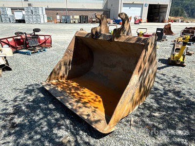 82 in Cleanup Excavator Bucket - Fits CAT 349EL
