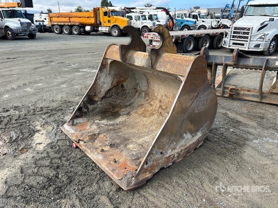 66 in Cleanup Excavator Bucket - Fits CAT 335FL