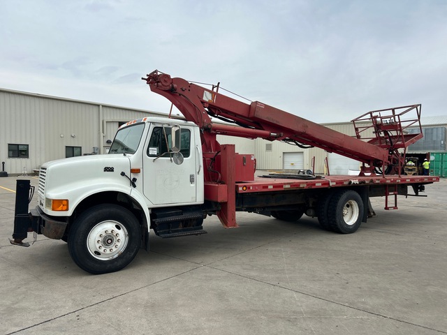 1994 Elliott ECG-4-85-H 85 ft on 1995 International 4700 4x2 Bucket Truck