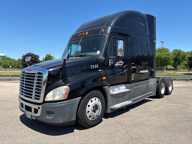 2014 Freightliner Cascadia 125 6x4 T/A Sleeper Truck Tractor