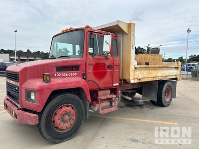 2001 Mack CS 250P 4x2 S/A Dump Truck
