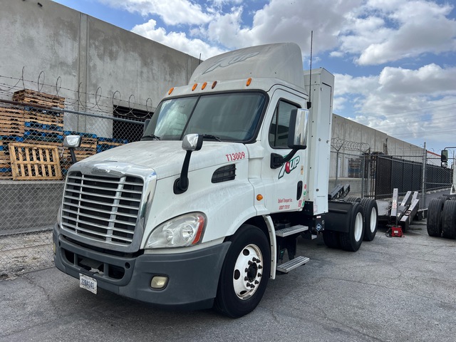 2014 Freightliner Cascadia 113 CNG 6x4 T/A Day Cab Truck Tractor