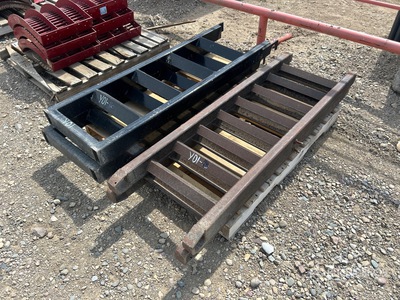 Quantity of (4) 5 Ft Heavy Duty Loading Ramps Divers - Magasin, entrepôt, consommateur