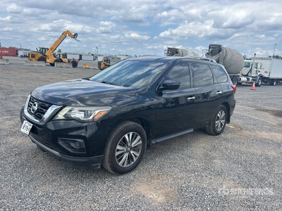 2017 Nissan Pathfinder 4WD  سيارة رياضية متعددة الاستخدامات