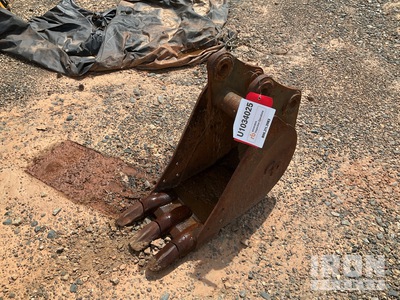 CP 12 in Digging Excavator Bucket