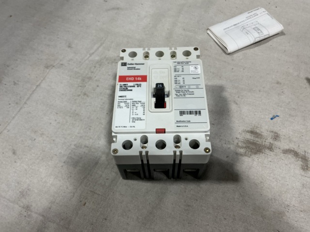 (5) Cutler-Hammer EHD3025VH08 Industrial Circuit Breakers