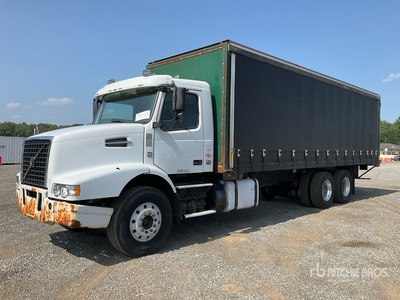 2018 Volvo VHD 6x4 Camion à rideaux latéraux