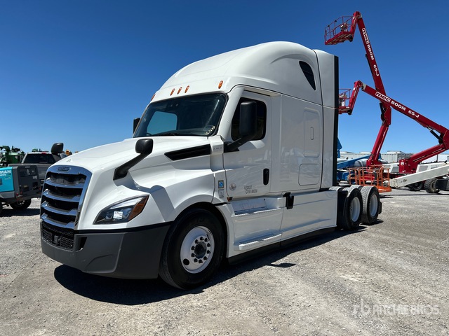 2022 Freightliner Cascadia 126 6x4 T/A Sleeper Truck Tractor