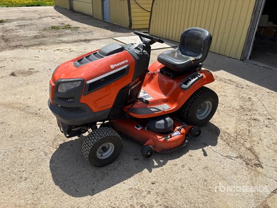 Husqvarna YTH24V48 4x2 Ride-On Cortacesped