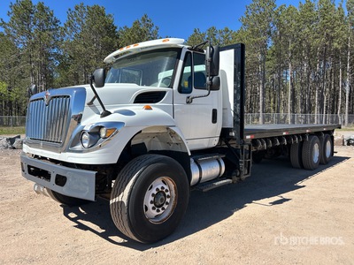 2016 International 7400 6x4 Camion à Plateau