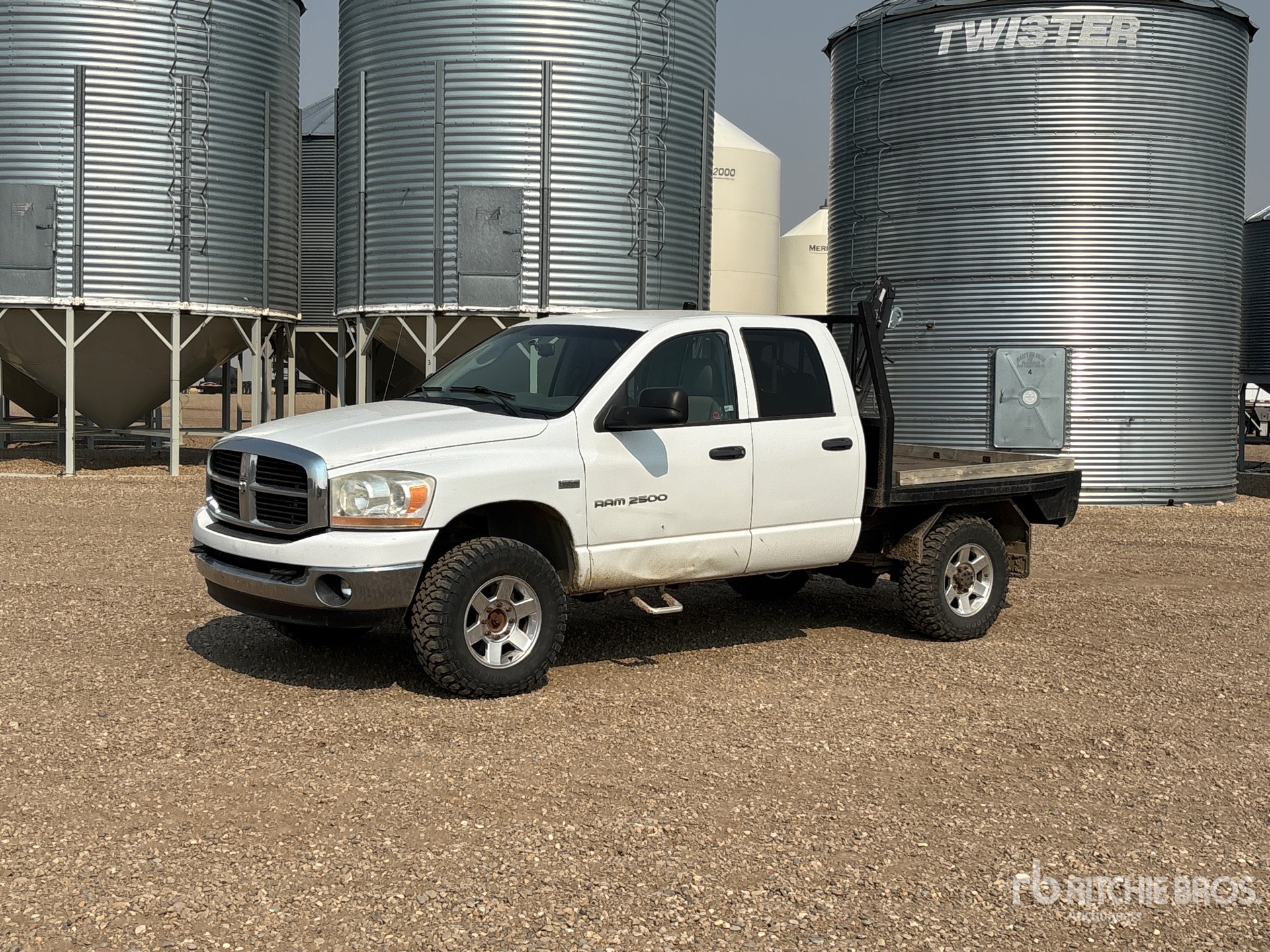 2006 Ram 2500 4x4 Crew Cab Flatbed Truck