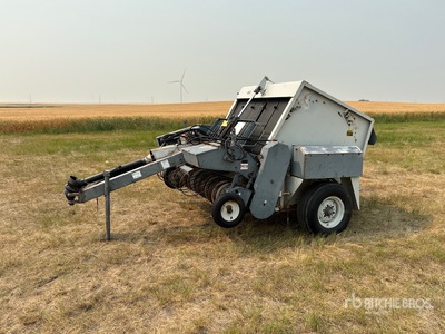 New Idea 484 Round Baler