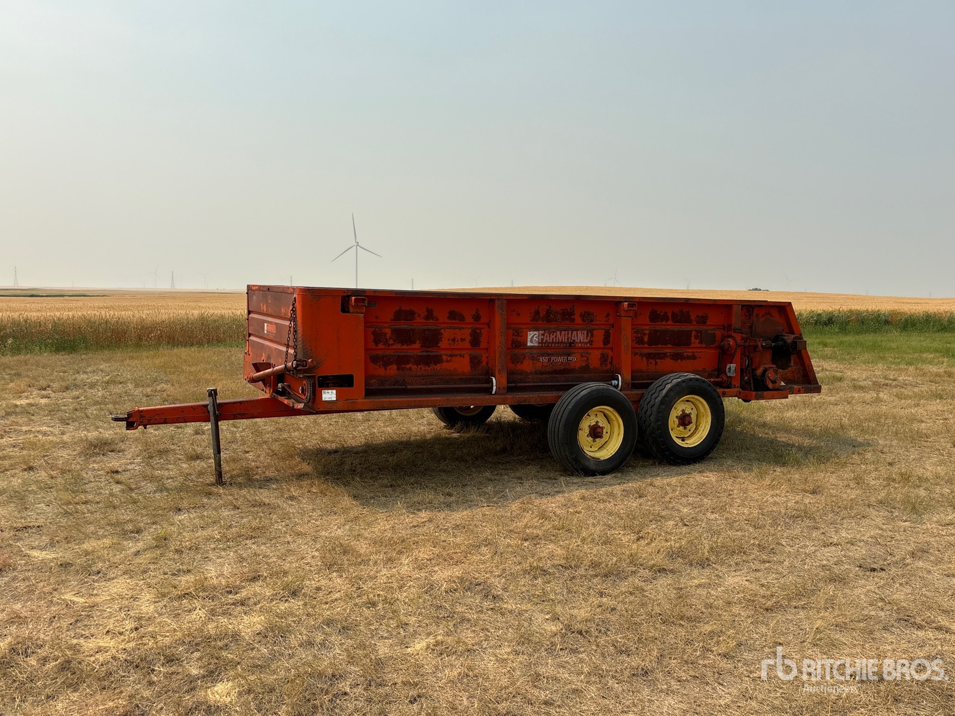 Farm Hand 15 ft Dry Spinner T/A Manure Spreader