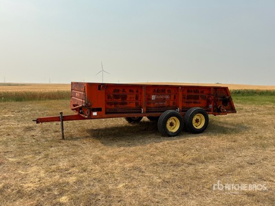 Farm Hand 15 ft Dry Spinner T/A Manure Spreader