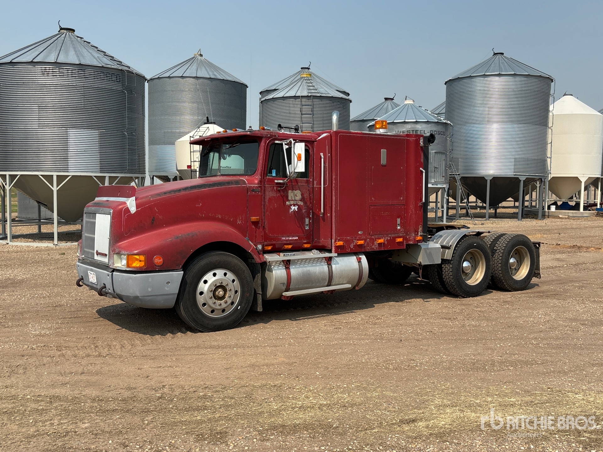 1990 International 9400 T/A Sleeper Truck Tractor
