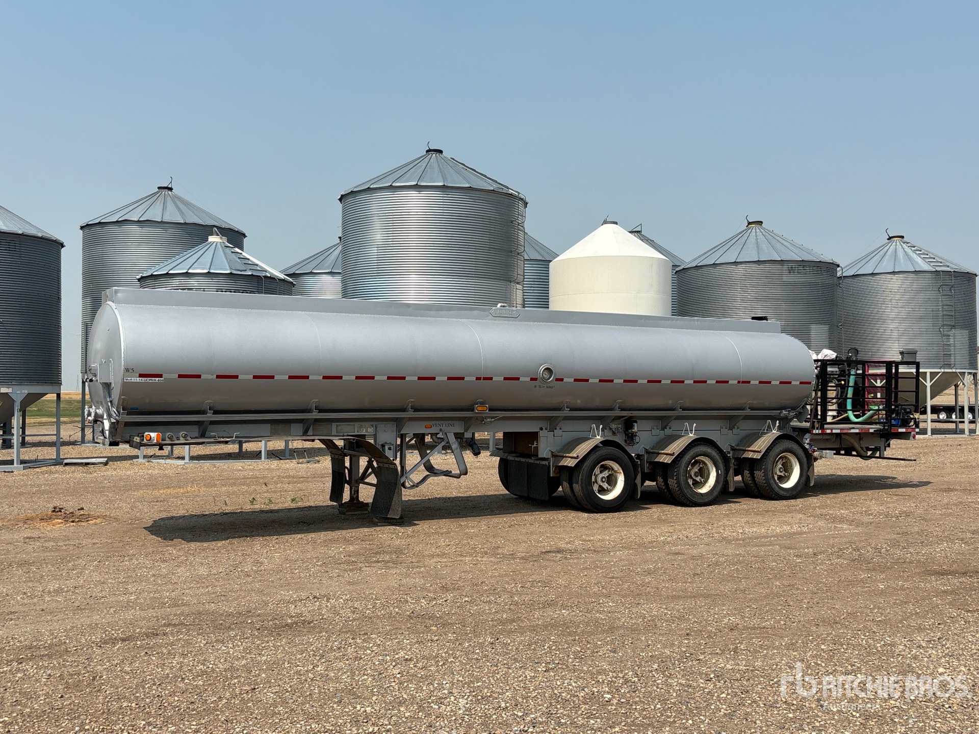 1997 Advance 10000 gal Tri/A Water Tank Trailer