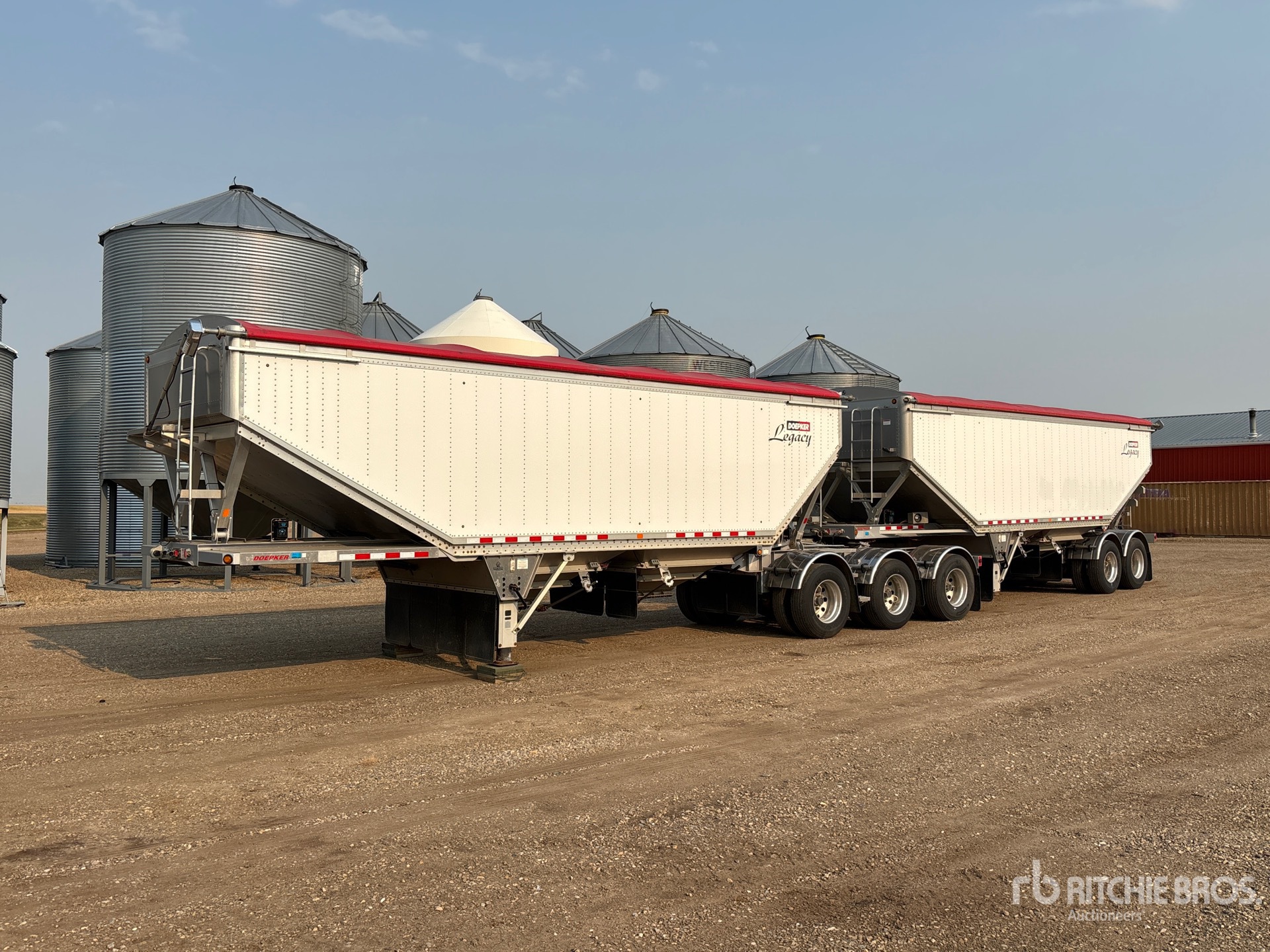 2018 Doepker 28 ft Tri/A Super B-Train Lead Grain Trailer