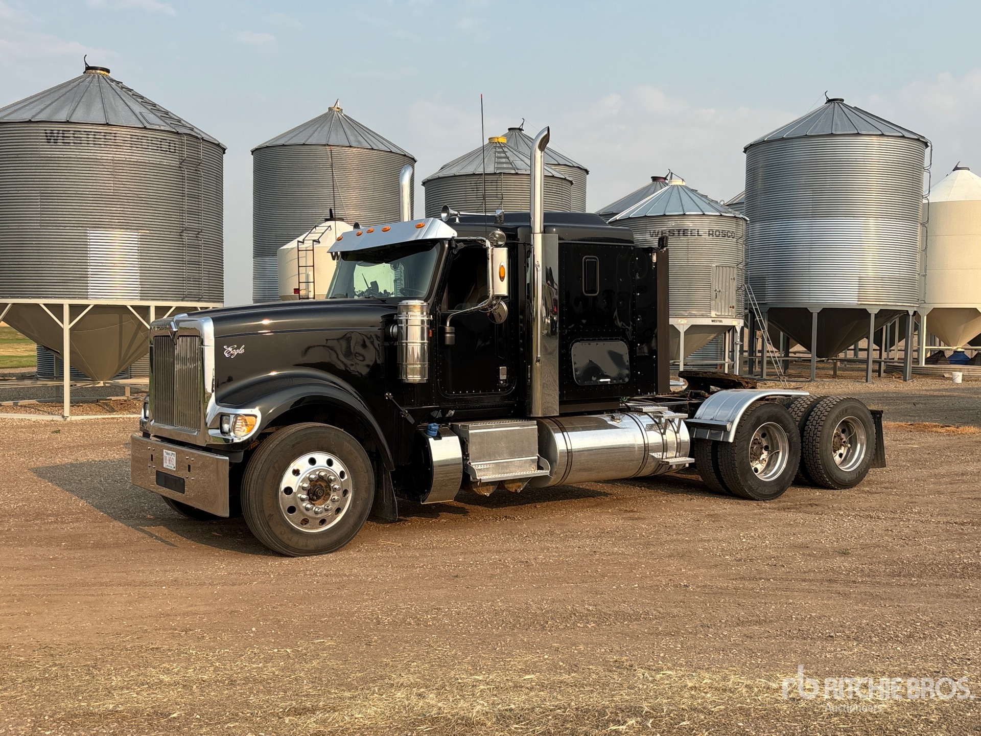 2016 International 9900i SFA 6x4 T/A Sleeper Truck Tractor