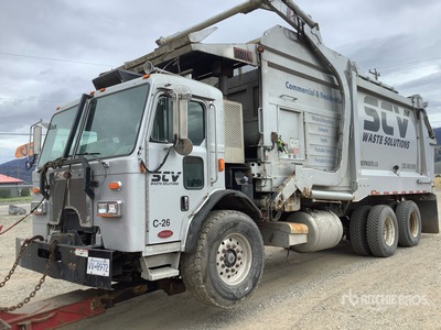 2014 Peterbilt 320 6x4 Front Load Waste Collection Truck